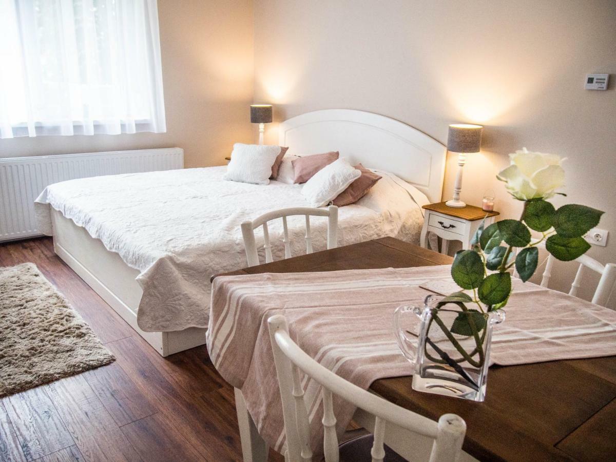 Feliz Apartman Gyula Exteriér fotografie